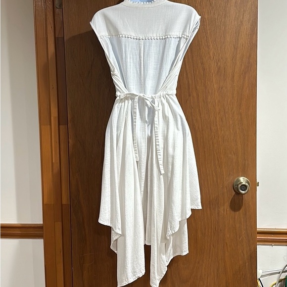 🛍️ BOGO 🛍️High-low top. White - Picture 2 of 3